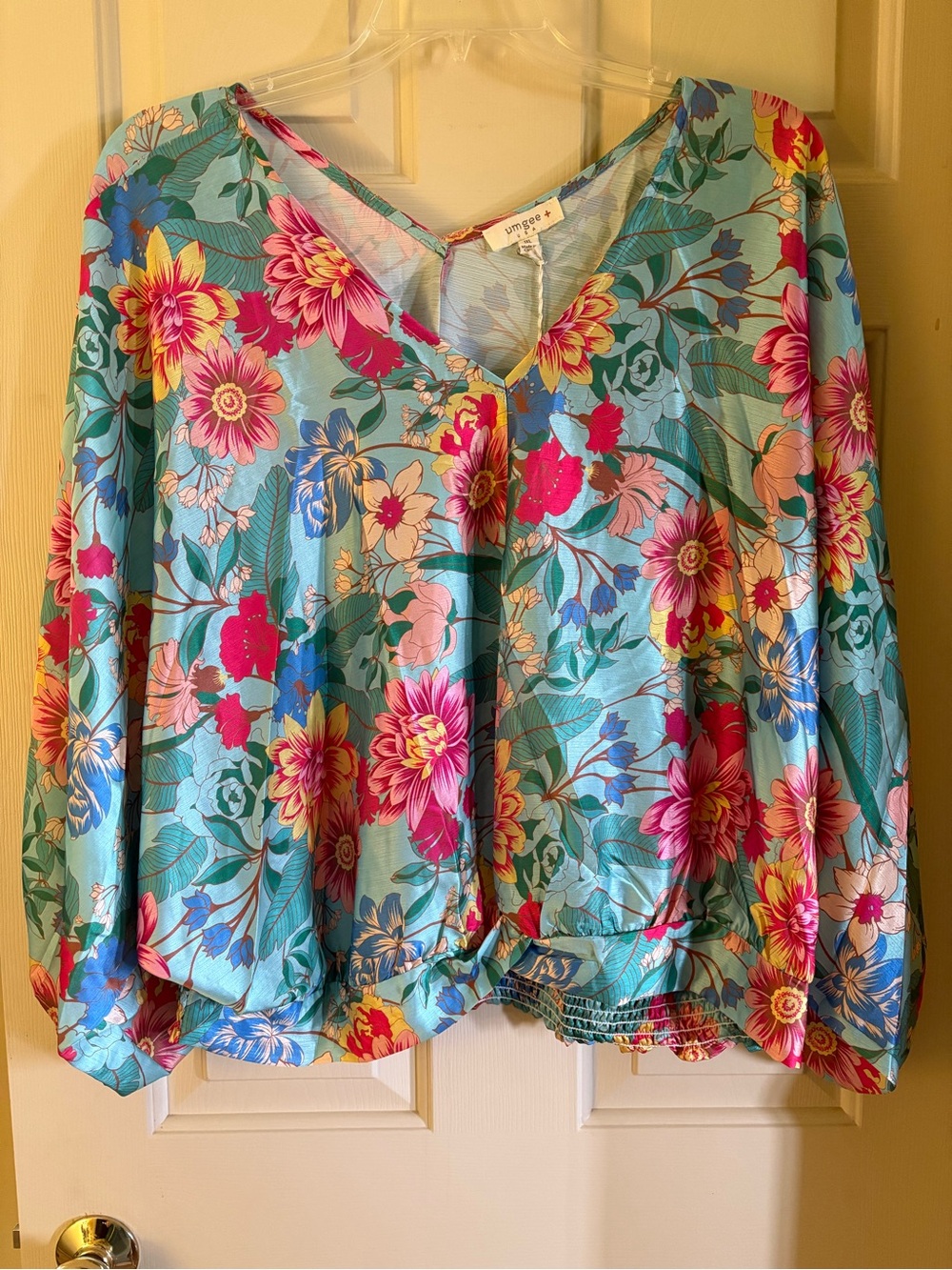 Umgee Size 1x Floral V-Neck Blouse with Dolman Sleeves, NWT